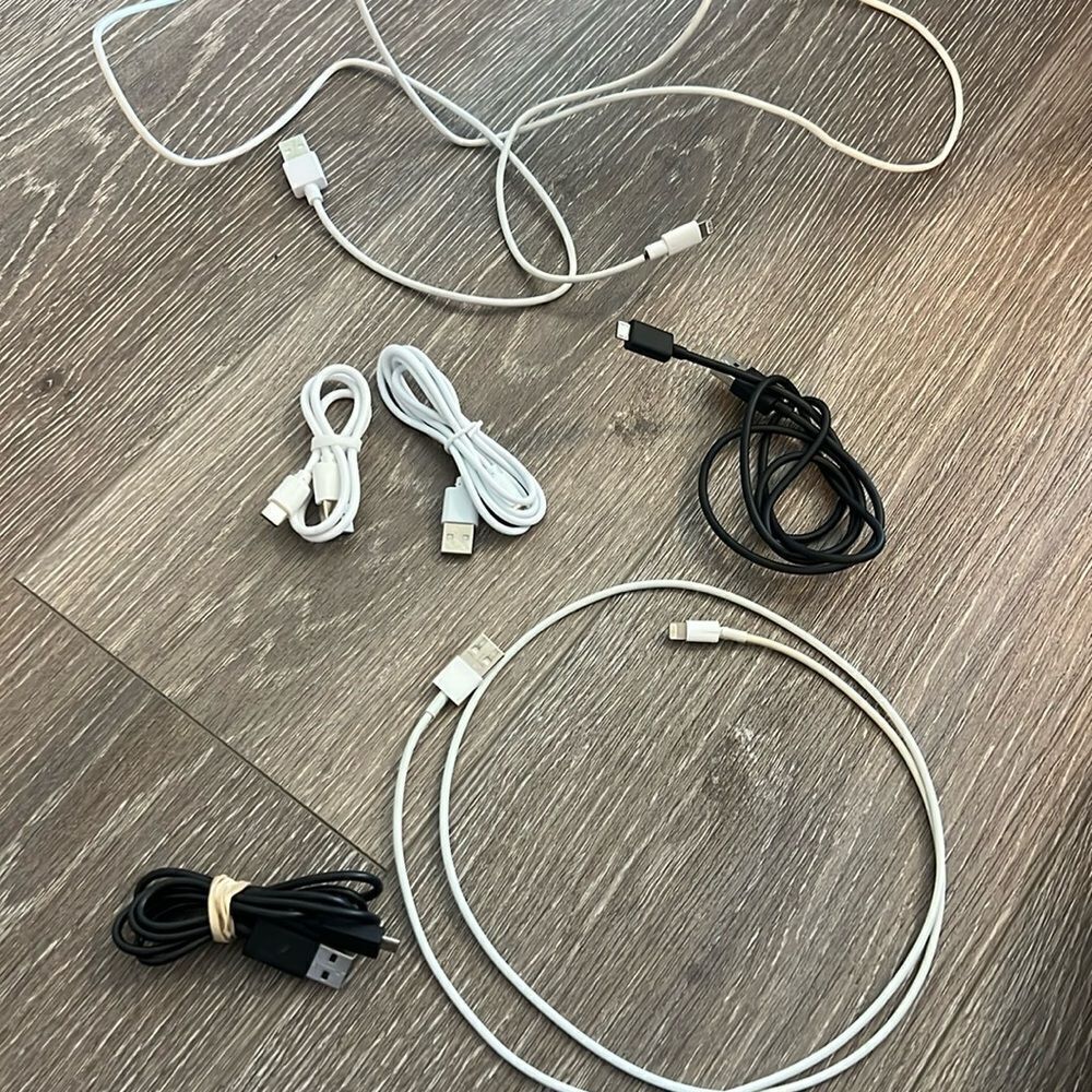 5 different kinds of charger cables including Apple